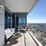 The Blvd Sky Elegant Apartment
